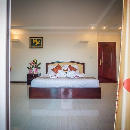 Good Luck Day Hotel & Apartment Phnom Penh Exteriör bild