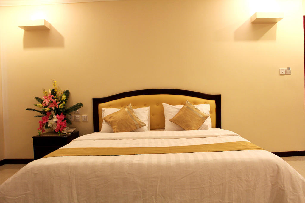 Good Luck Day Hotel & Apartment Phnom Penh Exteriör bild