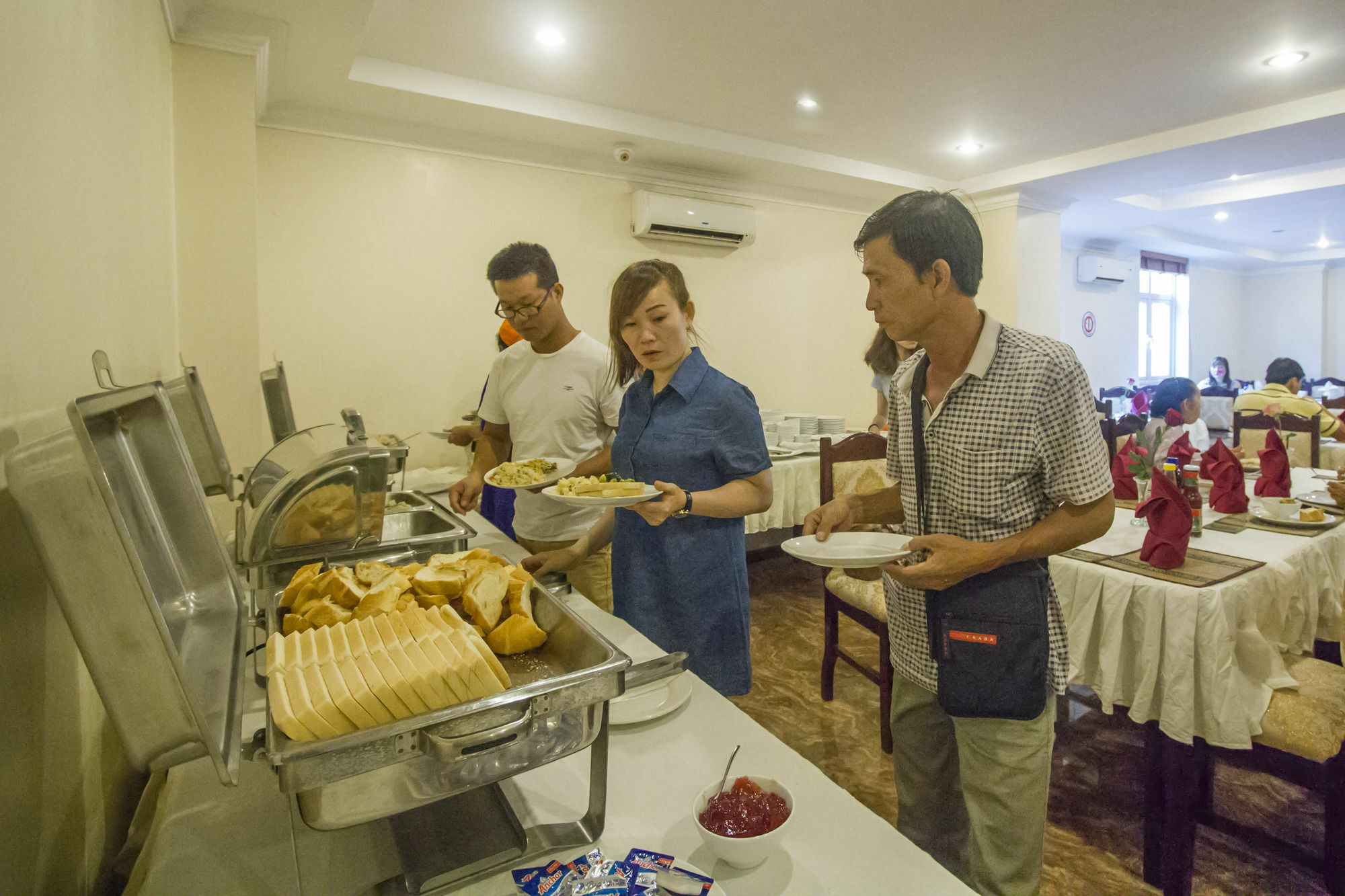 Good Luck Day Hotel & Apartment Phnom Penh Exteriör bild