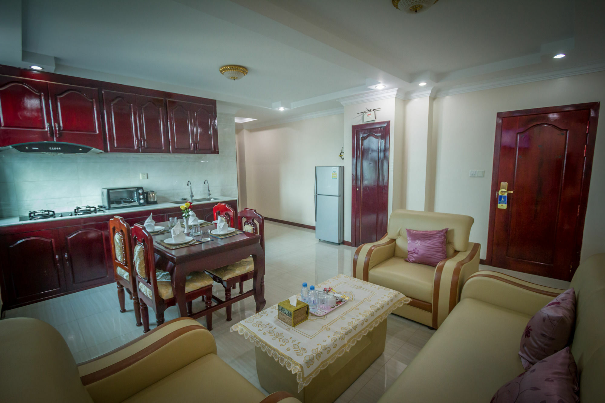 Good Luck Day Hotel & Apartment Phnom Penh Exteriör bild